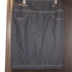 Dressbarn blue jean skirt. Size 8. 23 1/2” long.